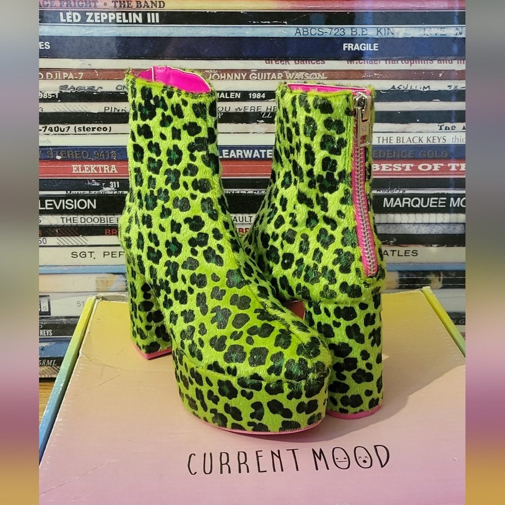 Current Mood Fuzzy Leopard Print Platform Boots, size 8